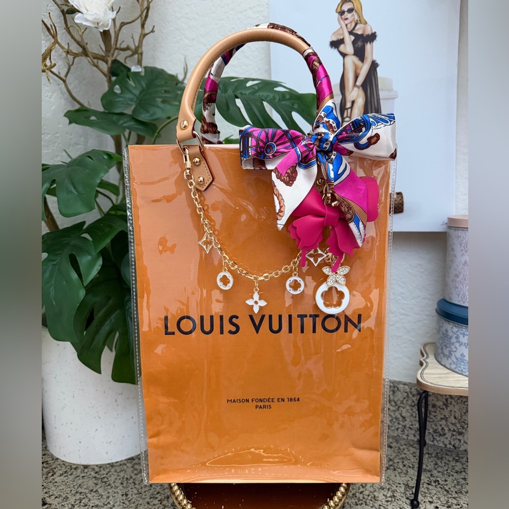 🩷🤍Louis Vuitton Gift Bag Tote🤍🩷